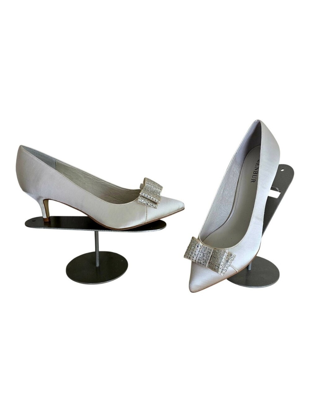 New Menbur Elegant Silver Pointed-Toe Kitten Heels w/Crystal Bow Size 38 / 7.5